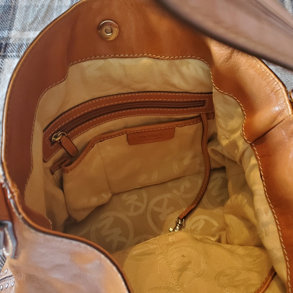 Michael Kors Purse - Picture 4 of 7